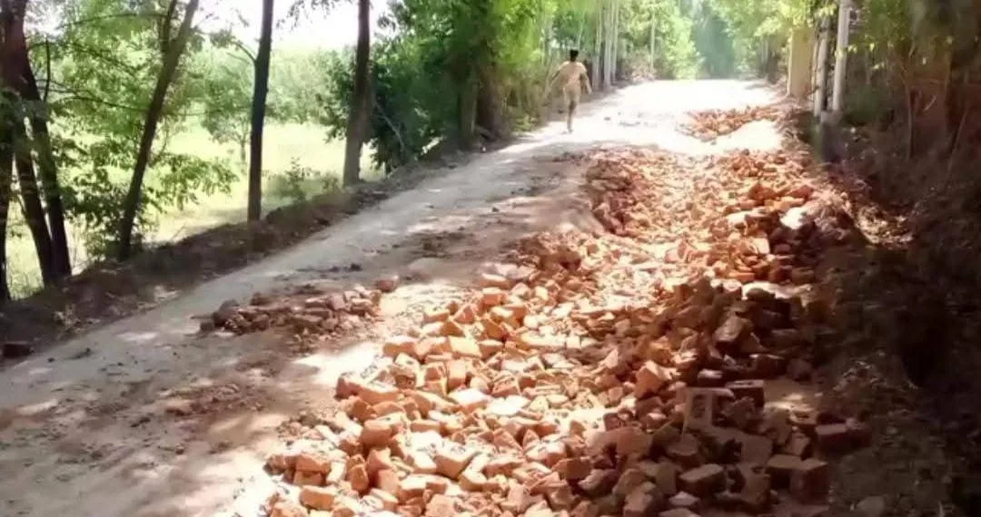 Wahabpura Residents Decry Neglect of Crumbling Road, Accuses Authorities of False Promises