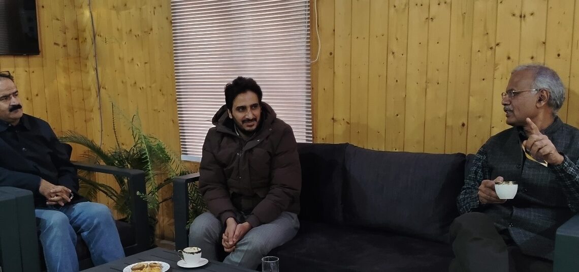 اطلاعات و نشریات کی وزارت کے ڈپٹی سیکریٹری نے سرینگر میں اطلاعات و نشریات کے دفاتر کا دورہ کیا