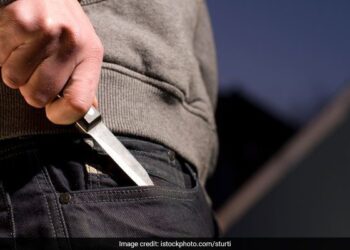 Youth stabbed in Karan Nagar, hospitalized