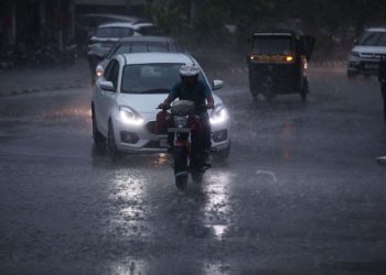 Intermittent rains unabated, more forecast till weekend in J&K