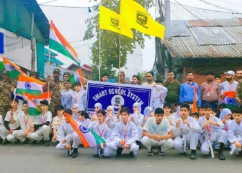 CRPF, School Students Join Hands for Tiranga Rally in Sopore’s Arampora