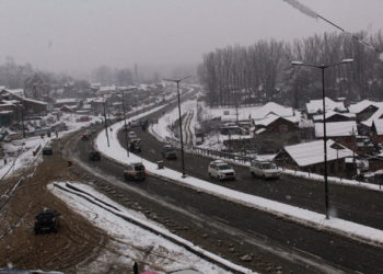Fresh snowfall in Kashmir, more forecast for 24 hours