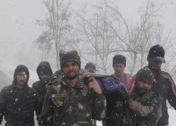 Army rescues Pregnant Woman from snow bound Kupwara