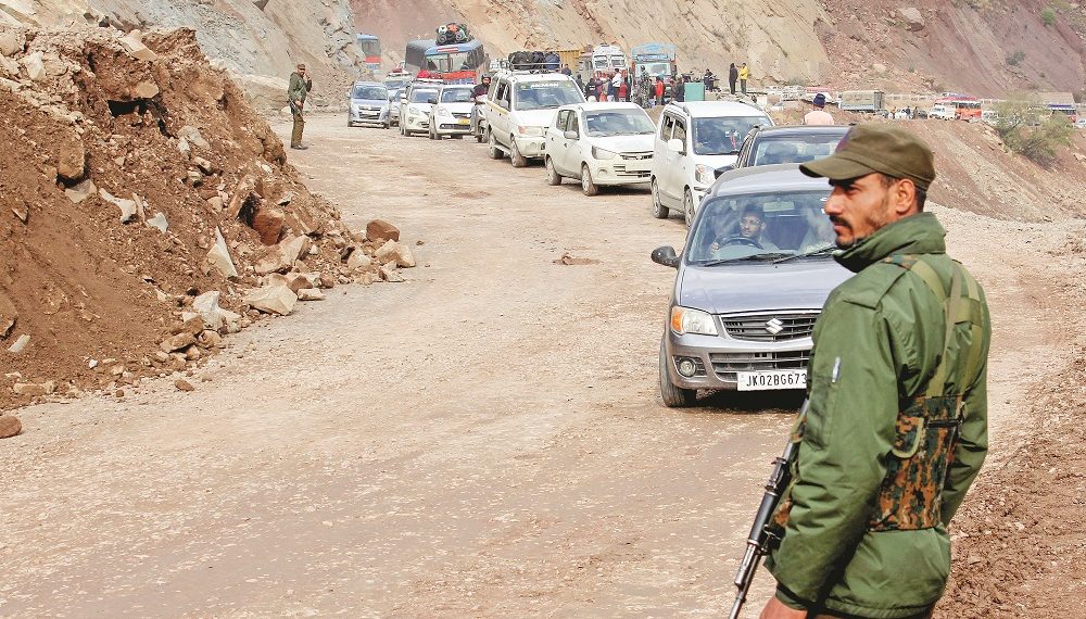 One-way traffic restored on Srinagar-Jammu highway