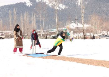Indian Army organises Women’s Snow Cricket Tournament in Kupwara