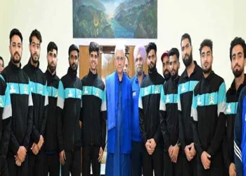 Santosh Trophy: LG Sinha meets J&K squad, congratulate players