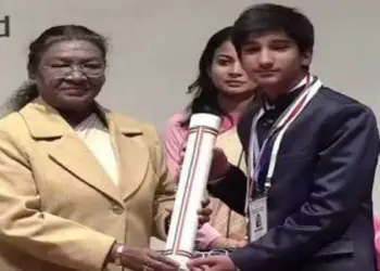 CM Omar, Farooq extend greetings to Ayan Sajad on being conferred Pradhan Mantri Rashtriya Bal Puraskar