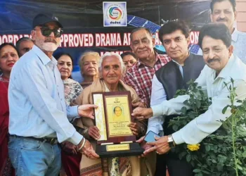 94-Year-Old Veteran Artist Kamla Sharma Conferred ‘Duggar Shree Sammaan’ on World Theatre Day