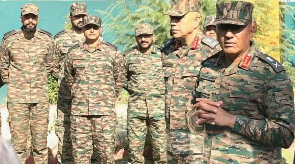Army Commander Visits RR Unit in South Kashmir, Reviews Security Situation