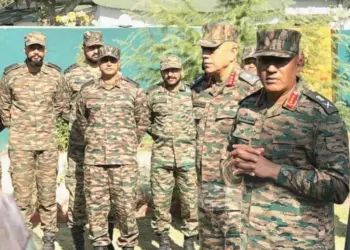 Army Commander Visits RR Unit in South Kashmir, Reviews Security Situation