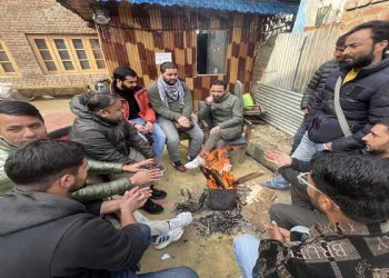 Cold wave continues to tighten its grip over Kashmir