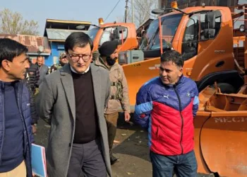 DC Baramulla visits Mechanical Division, JV Forest Division & KPDCL Electric Division B’la