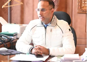 DC chairs meeting on traffic management & de-congestion measures in Shopian town