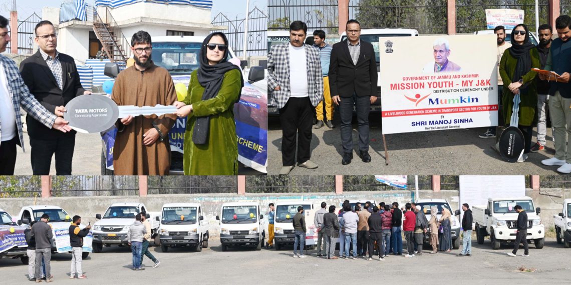 DE&CC Shopian distributes 12 CVs among beneficiaries under Mumkin Scheme