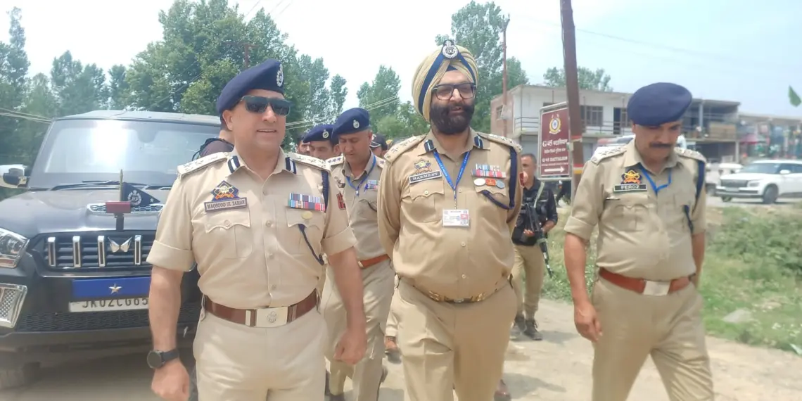 DIG North Kashmir Maqsood-ul-Zaman Reviews SANJY-2025 Security at Shadipora Transit Camp