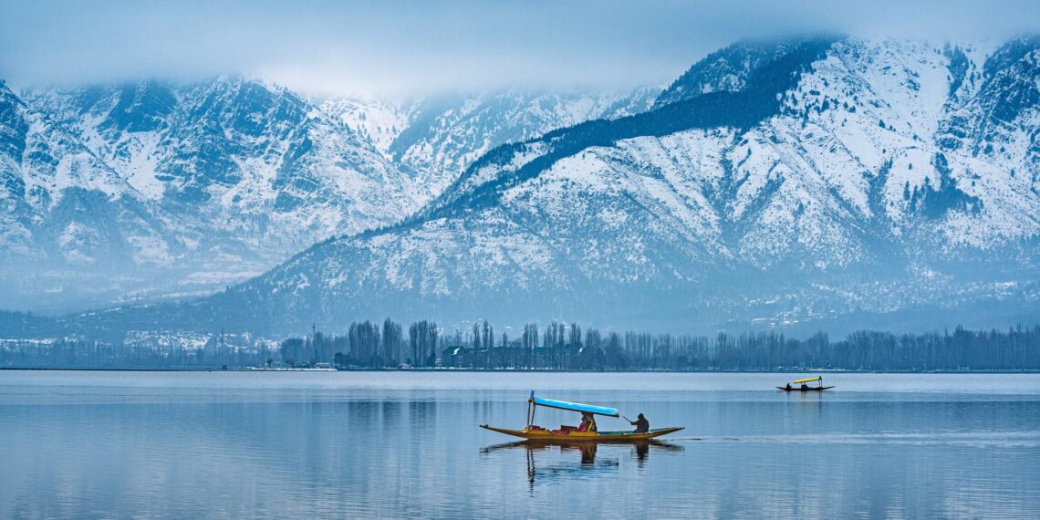 جنت بے نظر میں وردی میں ملبوس سپاہی ایک محافظ