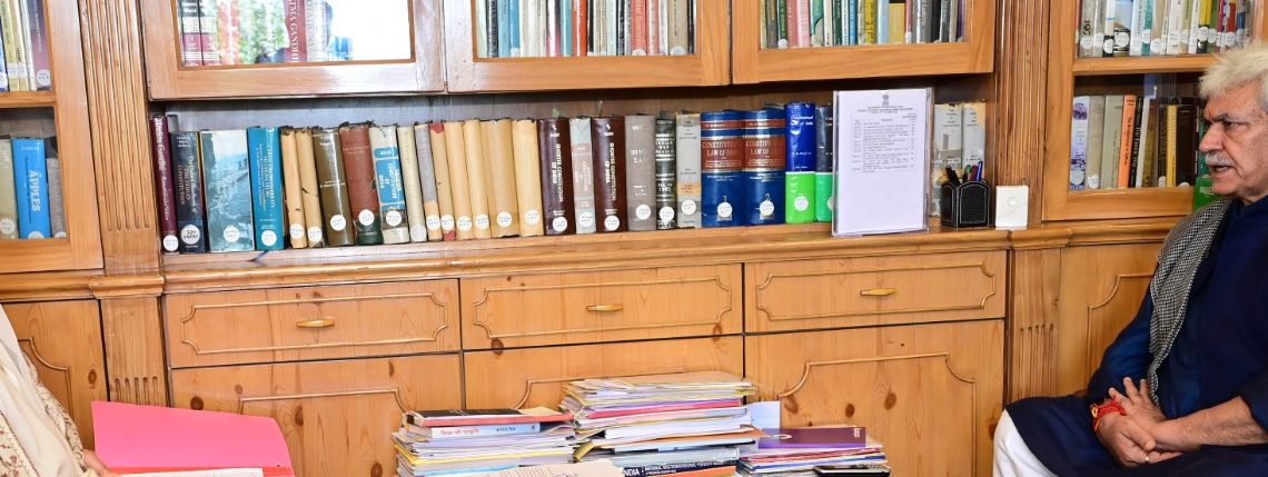 Dr. Darakshan Andrabi calls on Lieutenant Governor