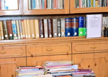 Dr. Darakshan Andrabi calls on Lieutenant Governor