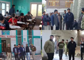 ایس ڈی ایم کرناہ ریاض احمد(JKAS) نے سرمائی تیاریاں جانچنے کے لیے راشن ڈپوؤں کا معائنہ کیا، دسویں جماعت کے امتحانی انتظامات کا بھی جائزہ لیا: