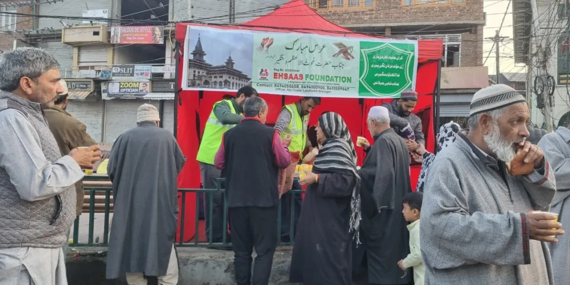 Serving Devotees with Compassion: Ehsaas Foundation Runs Free Tea Stall at Dastgeer Sahib Urs