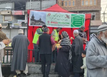 Serving Devotees with Compassion: Ehsaas Foundation Runs Free Tea Stall at Dastgeer Sahib Urs
