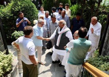 Seat Sharing Consensus Continues to Elude: Congress Rushes Top Leaders to Meet Farooq, Omar in Srinagar