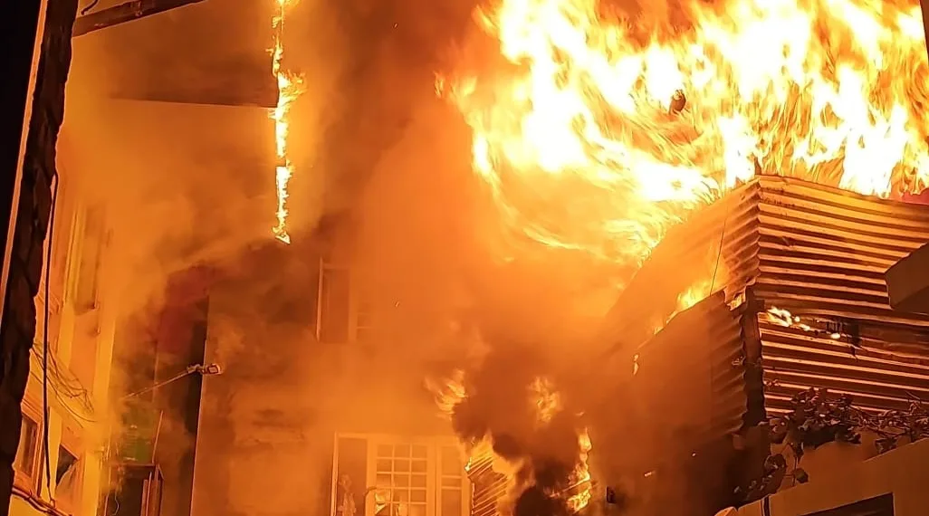 Massive Blaze Guts Eight Houses in Karfalli Muhalla Habba Kadal