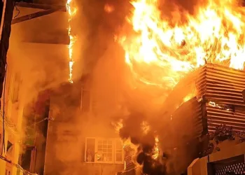 Massive Blaze Guts Eight Houses in Karfalli Muhalla Habba Kadal