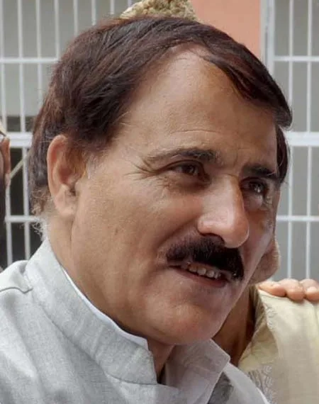 Mubarak Gul chairs review meeting to address public concerns in Eidgah Constituency