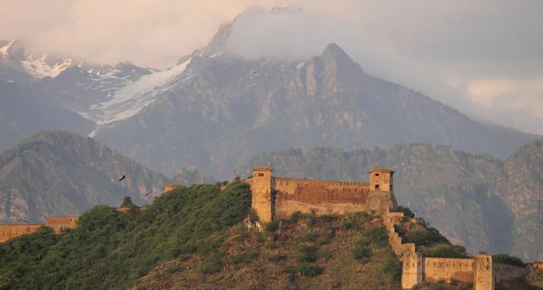 Hari Parbat Fort Visitors Decry Poor Upkeep, Lack of Basic Amenities