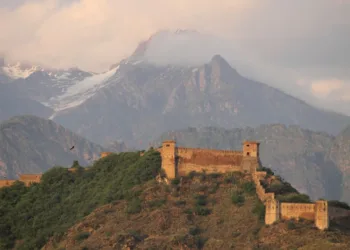 Hari Parbat Fort Visitors Decry Poor Upkeep, Lack of Basic Amenities