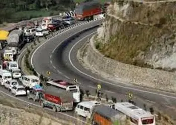 Traffic Suspended on Jammu-Srinagar Highway Amid Heavy Snowfall