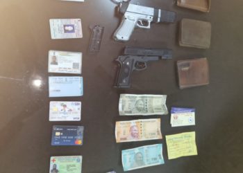 Pulwama Police busted Extortion Racket and arrested  one robber who was  impersonating as militant with fake Weapons