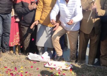 BJP spokesperson Altaf Thakur Paid Rich tributes to 40 CRPF jawans in lethpora