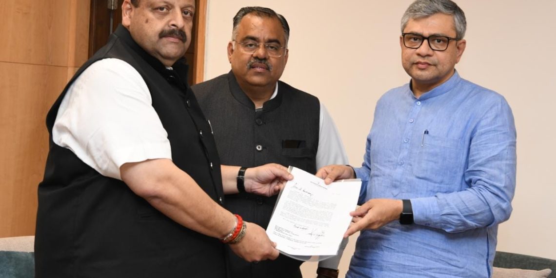 Chug, Rana call on Union Railway Minister; seek 2-minute stopover of Uttar Kranti Express, Jammu Mail at Manwal Station