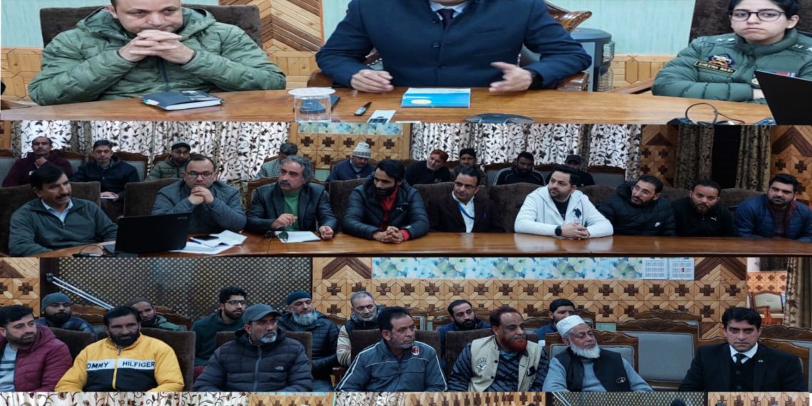 ڈی سی کپواڑہ نے رابطہ کمیٹی کی میٹنگ کی صدارت کی، پریس کانفرنس نے پراپرٹی ٹیکس سے متعلق غلط معلومات کو صاف کیا