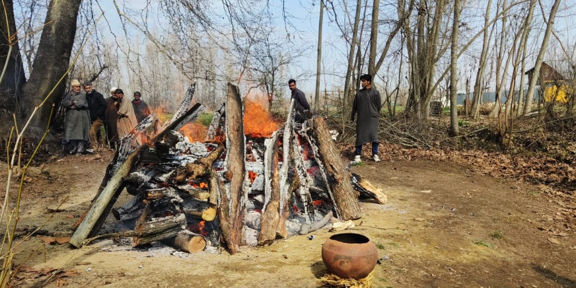 Muslims help perform last rites of slain Kashmiri Pandit in Pulwama village