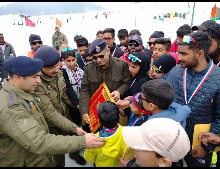 Skiing course for children organized by Range Police Headquarters Baramulla under the aegis of Civic Action Programme 2022-23
