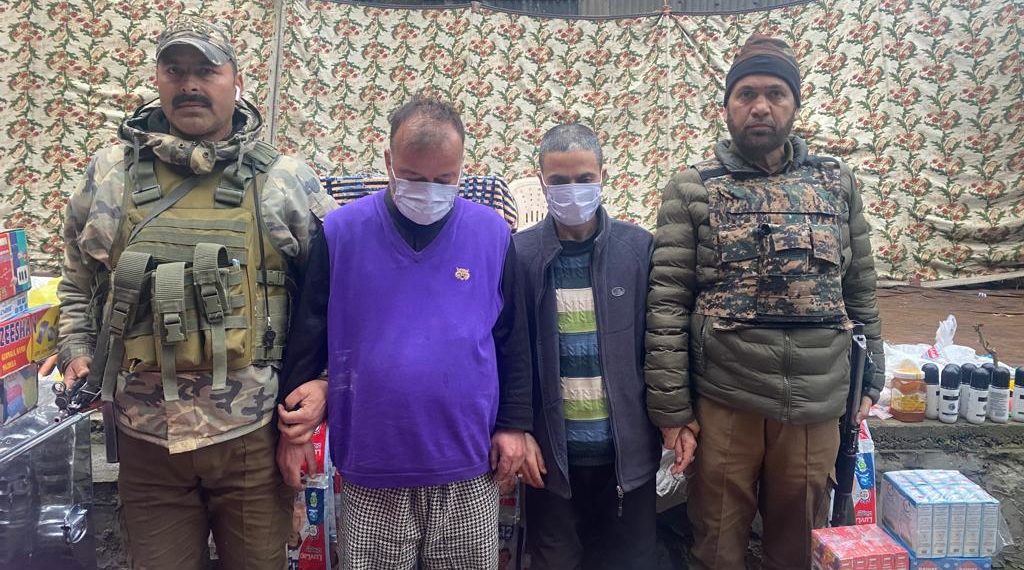 Srinagar Police solved theft case, 02 theives arrested, stolen property recovered