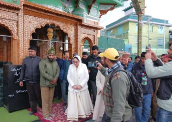 Dr Darakhshan takes stock of Urs arrangements at Aishmuqam shrine, inaugurates new construction works