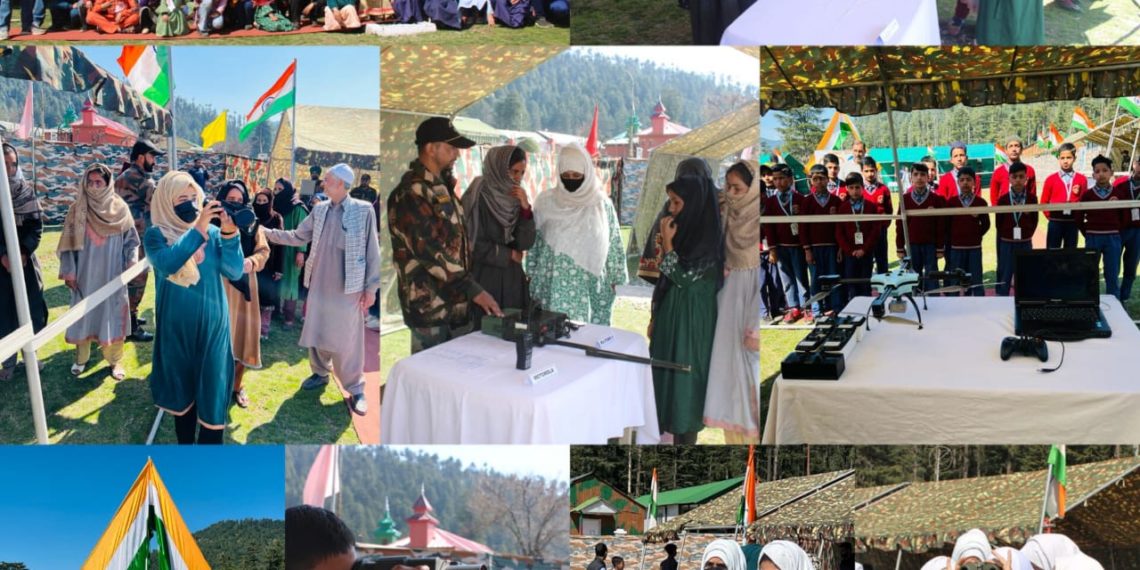 چک کیگام میں ہندوستانی فوج نے جمعہ کو مسلح افواج کے زیر استعمال ہتھیاروں اور آلات کی نمائش کا اہتمام کیا۔