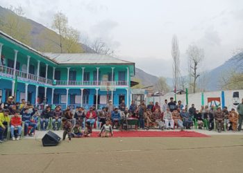 تین روزہ پہاڑی ادبی وثقافتی پروگرام اختتام پزیر  آخری روز کرناہ میں پہاڑی ڈامہ ’زورہ دا سوٹا‘ بھی پیش کیا گیا