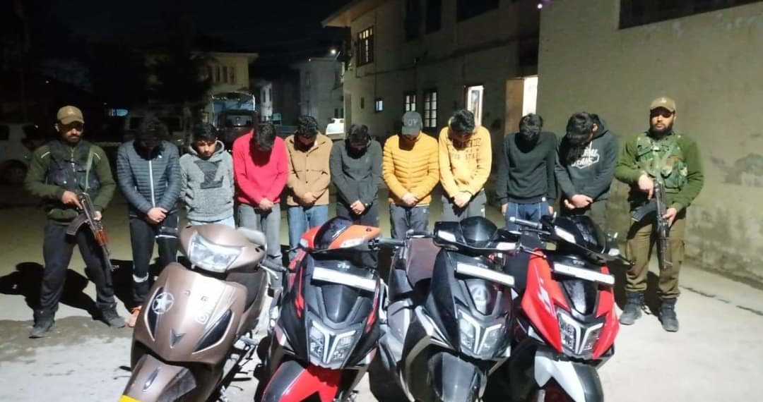 Midnight Raids Conducted to Arrest Group of Youths for ‘Harrassing, Attacking Family on Road’ in Srinagar: Police