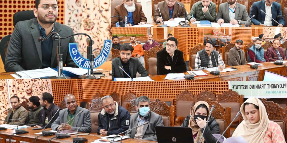 DC Shopian chairs DLRC & DCC meeting to review performance of Banks, line departments