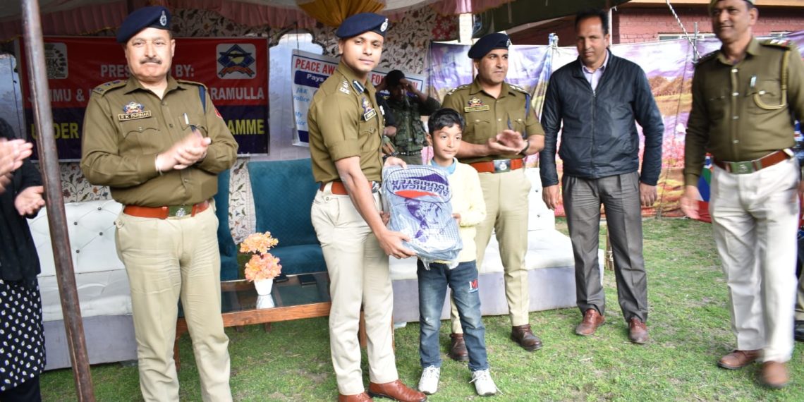 SSP Baramulla Amod Ashok Nagpuri interacted with students of Old Town Baramulla; Distributed  Educational Kits & Sports Kit under Civic Action Programme