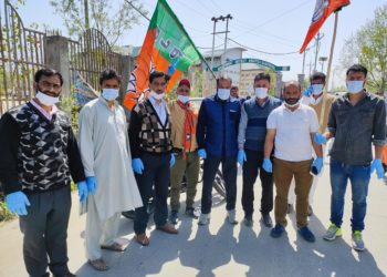 BJP unit Ganderbal gathered to launch Swachh Bharat Abhiyan in Kangan and Ganderbal