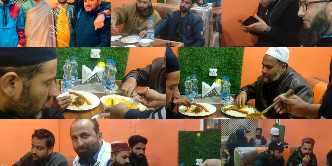 بیوپارمنڈل صدر نے کرناہ میں افطار پارٹی کا اہتمام کیا