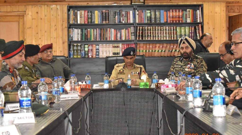 ADGP Kashmir Chairs High Level Meeting In South Kashmir’s Anantnag