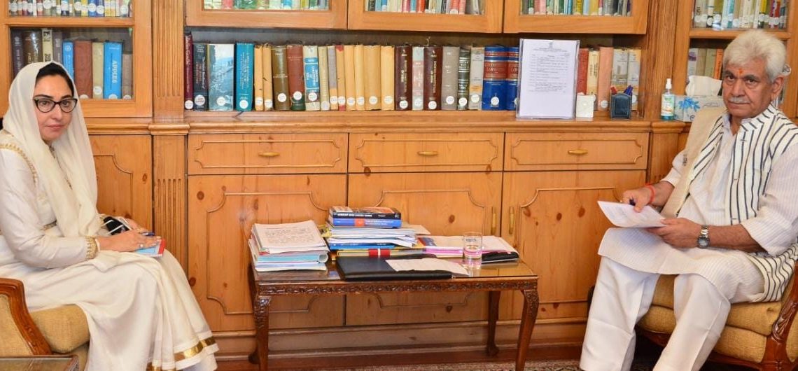 Dr Darakhshan Andrabi calls on Lt Governor