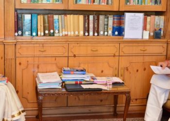 Dr Darakhshan Andrabi calls on Lt Governor